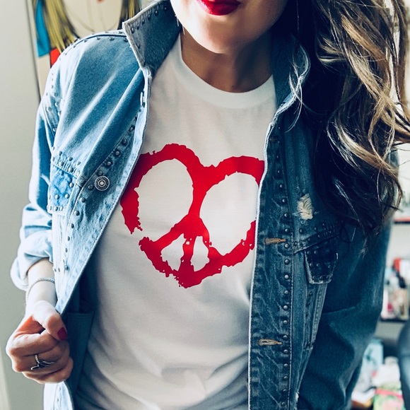 Tops - Peace and love heart graphic tee t-shirt New!
